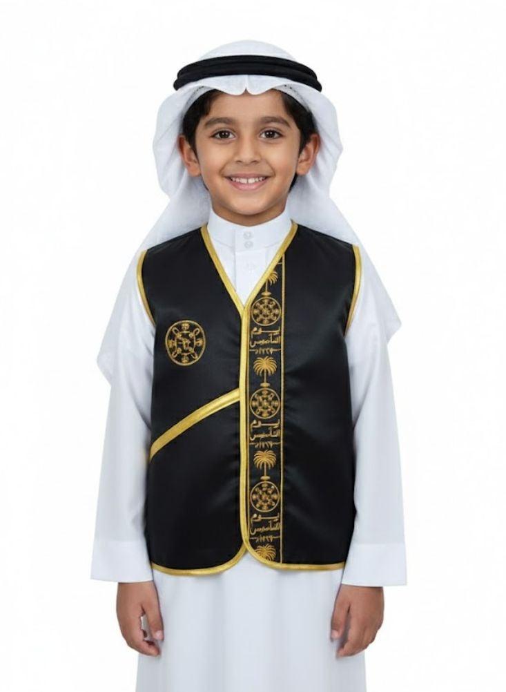 بريميم صدرية سعودية تقليدية سوداء وذهبية مزينة بتصميم الخط العربي - Image 2